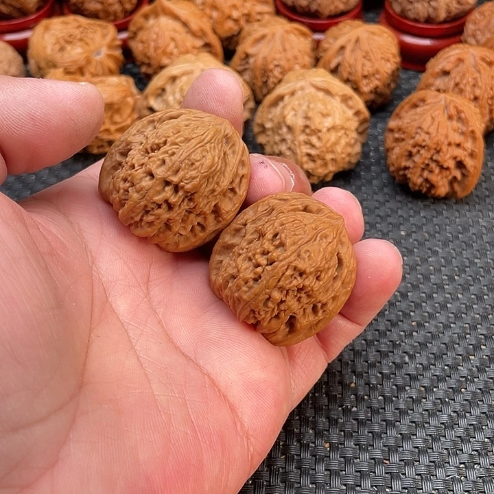 文玩核桃把件南疆石36尺