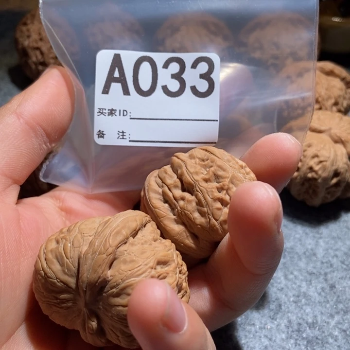 太***的文玩核桃吊坠42元宝33打底不退换