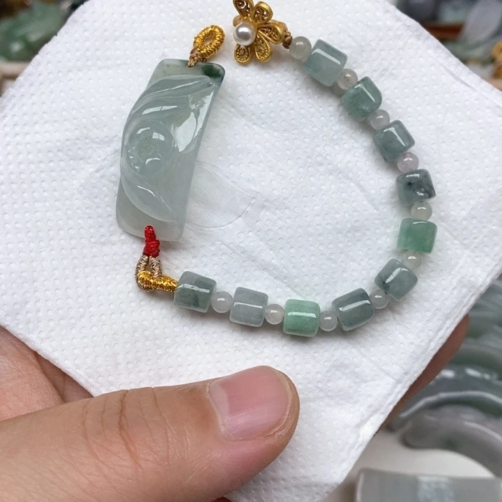 翡翠未镶嵌颈饰翡翠