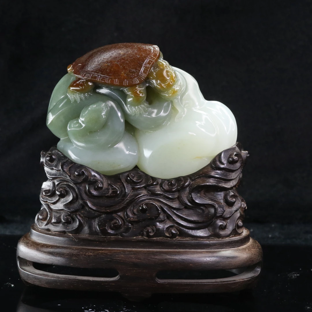 43和田玉红玉沁籽三色玄武摆件（吴家峰作）/000271保利厦门拍卖