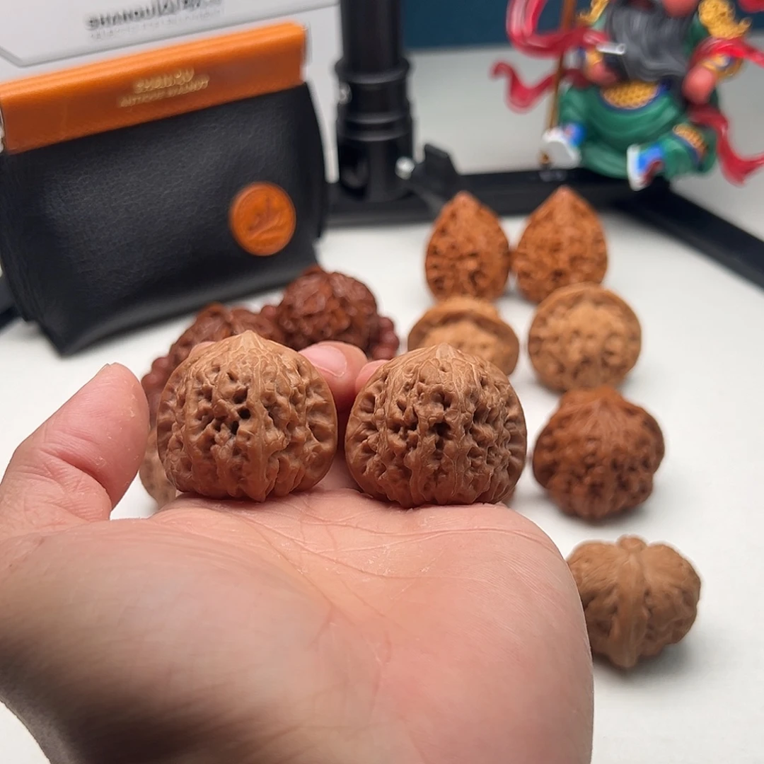 利***飒吊坠文玩核桃凹底