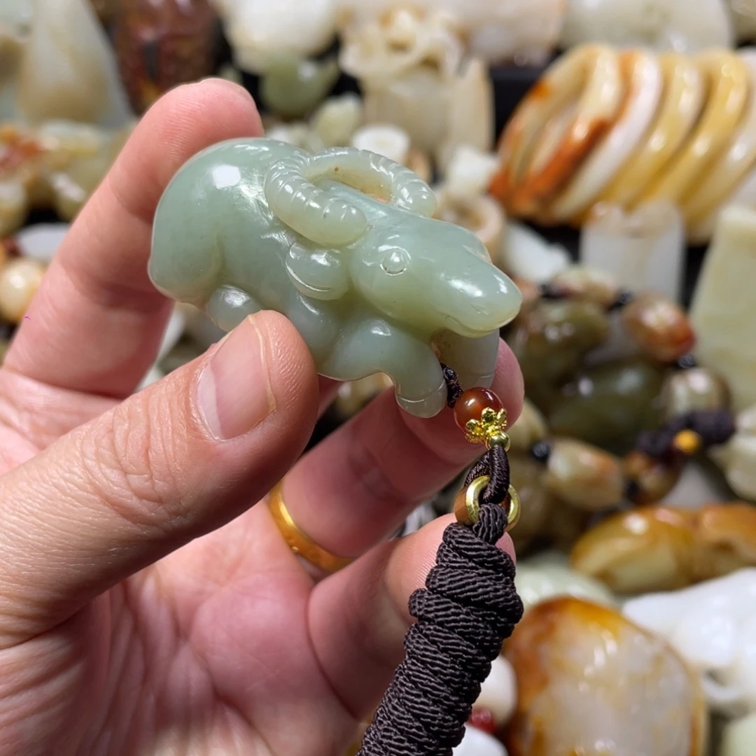 和田玉未镶嵌把件