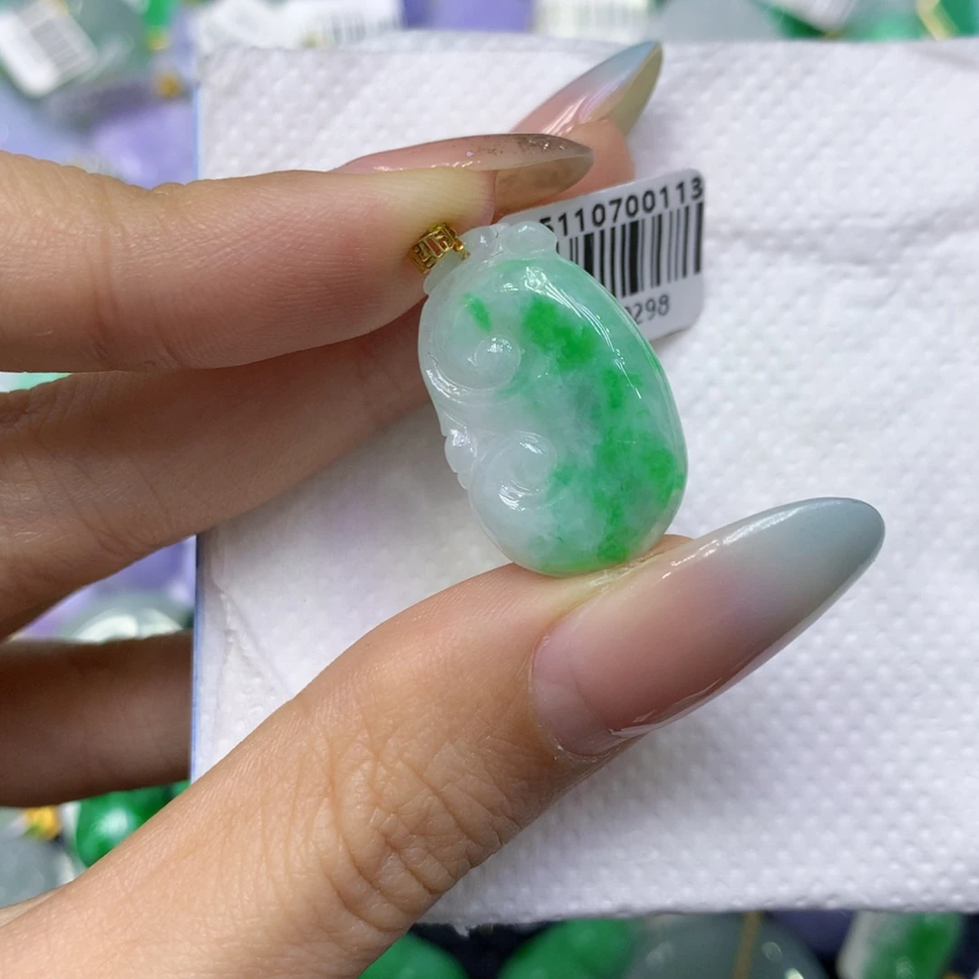 颈饰18K金镶嵌翡翠