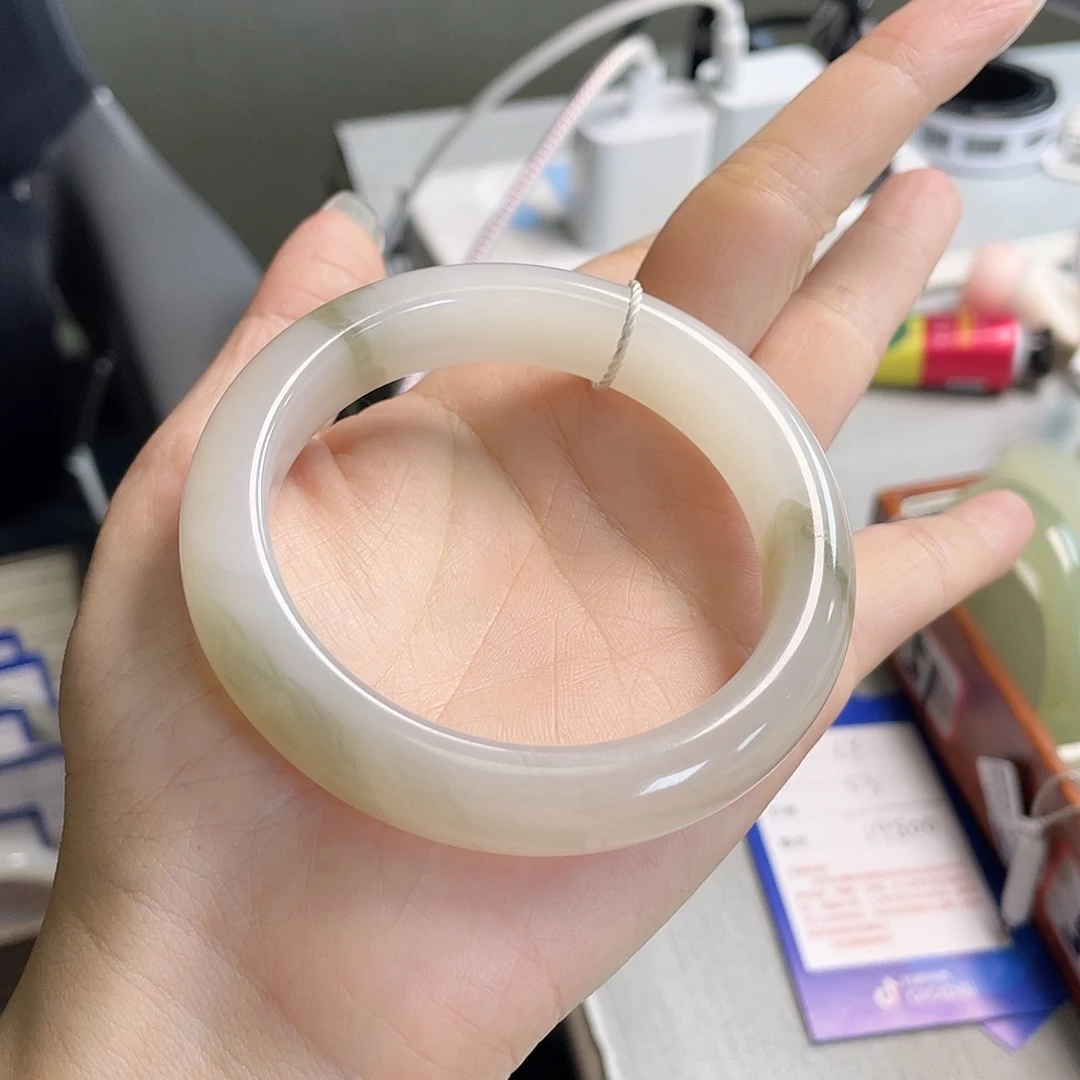 和田玉未镶嵌手镯特色镯，双耳翠，无包容