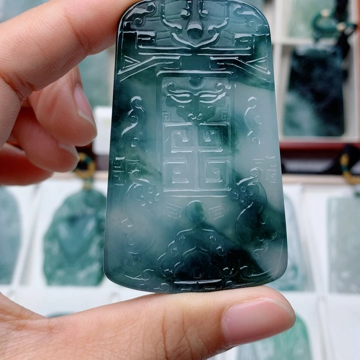 飞***天翡翠未镶嵌颈饰无事牌