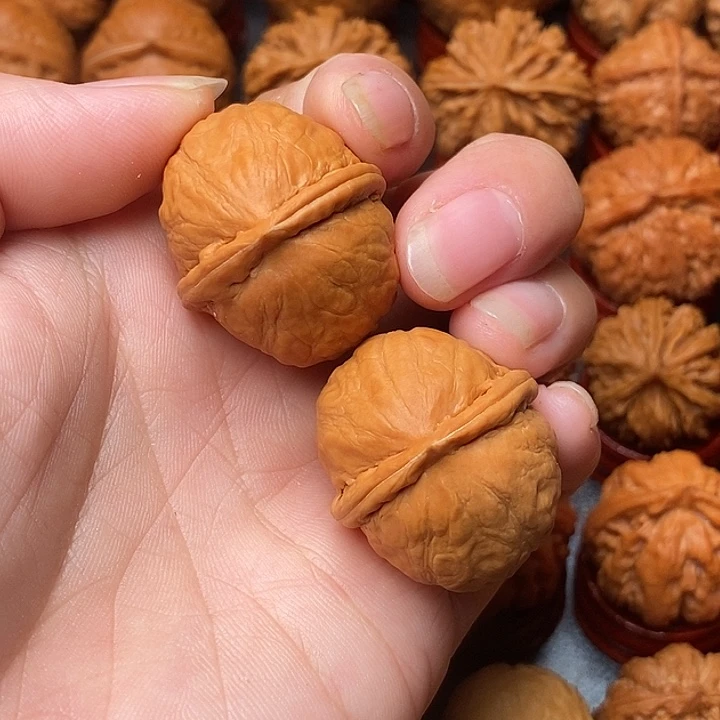 文玩核桃吊坠元宝