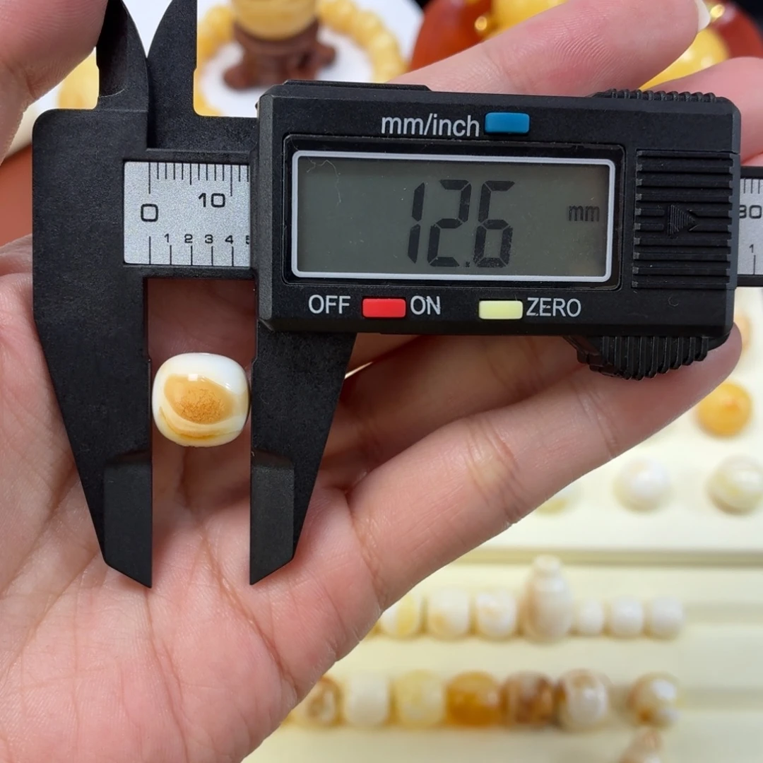 琥珀未镶嵌珠宝奇石乌料沁白老型12.6mm