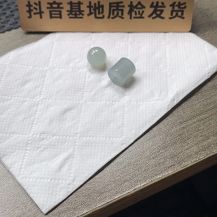 翡翠未镶嵌颈饰两个