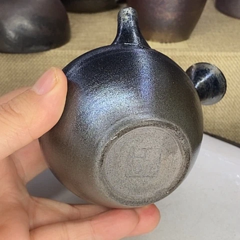 在**本云南建水紫陶浪鬼柴烧壶