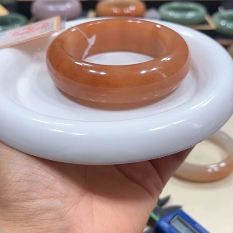未镶嵌手镯石英质玉