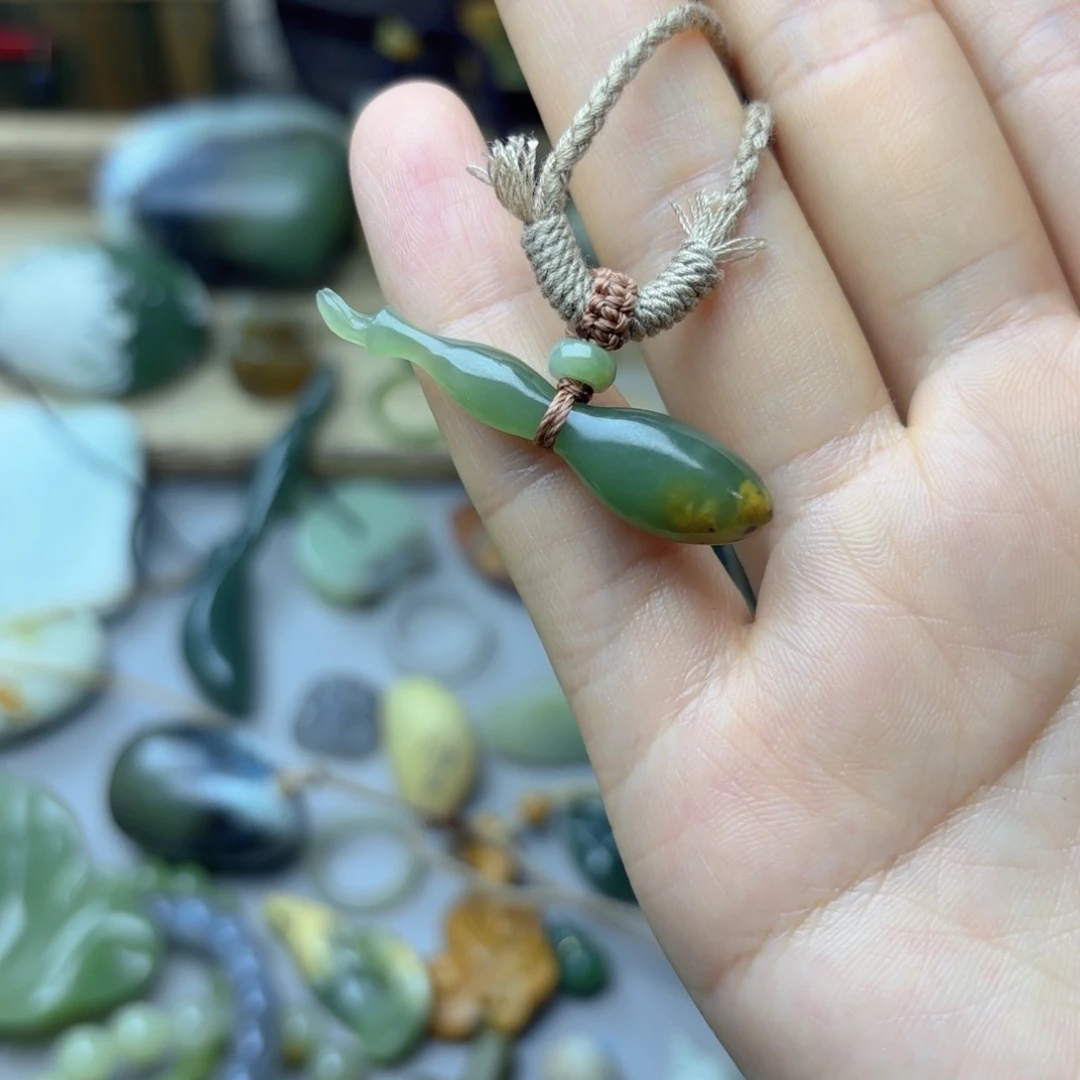 海***使透闪石质玉未镶嵌颈饰