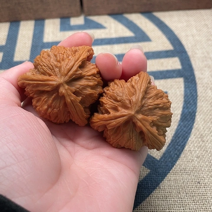 $***$文玩核桃吊坠白狮子