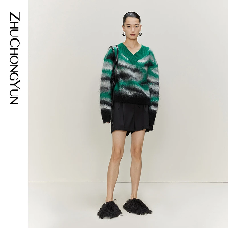 【晨晨甄选】ZHUCHONGYUN通勤时尚拼色嵌花马海毛针织衫