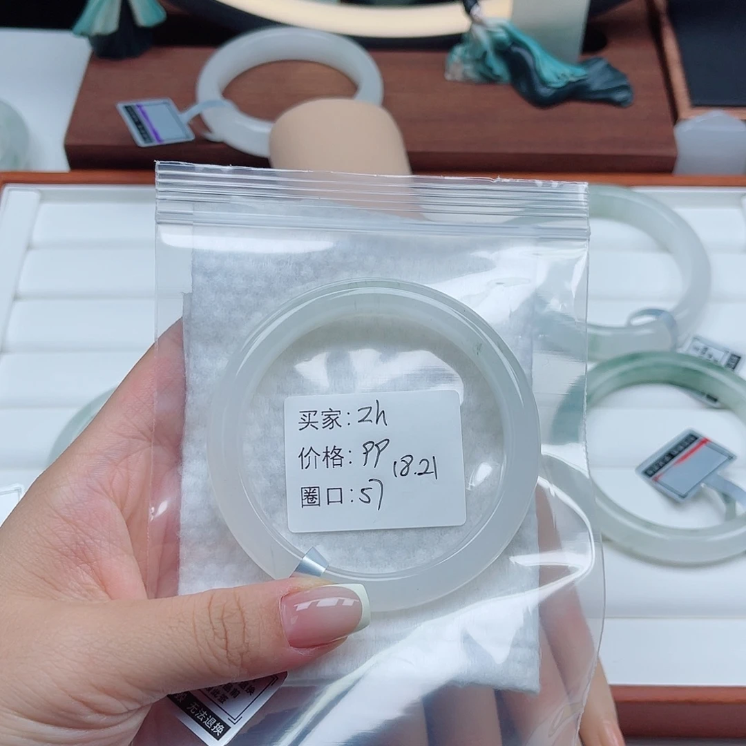 未镶嵌手镯石英质玉（金丝玉）