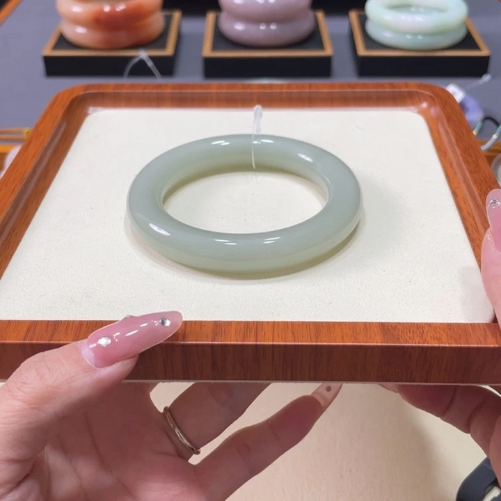 未镶嵌手镯石英岩玉小*儿
