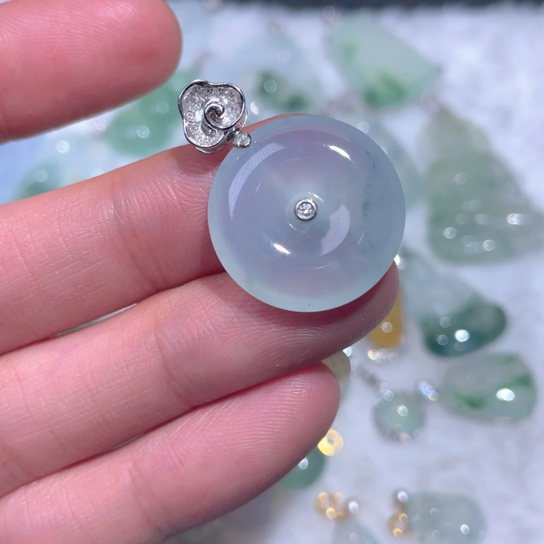 翡翠18K金镶嵌颈饰翡翠