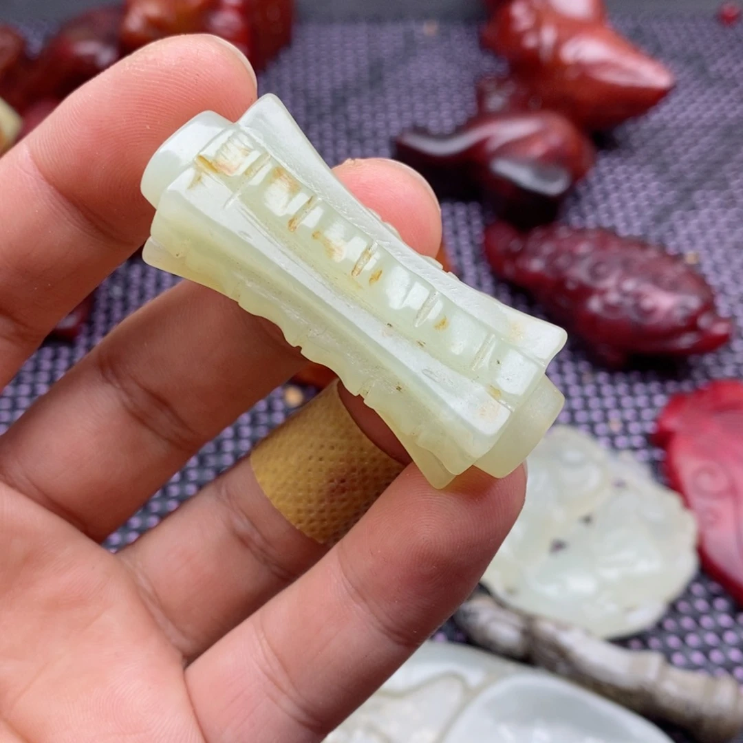 蛇纹石玉颈饰未镶嵌