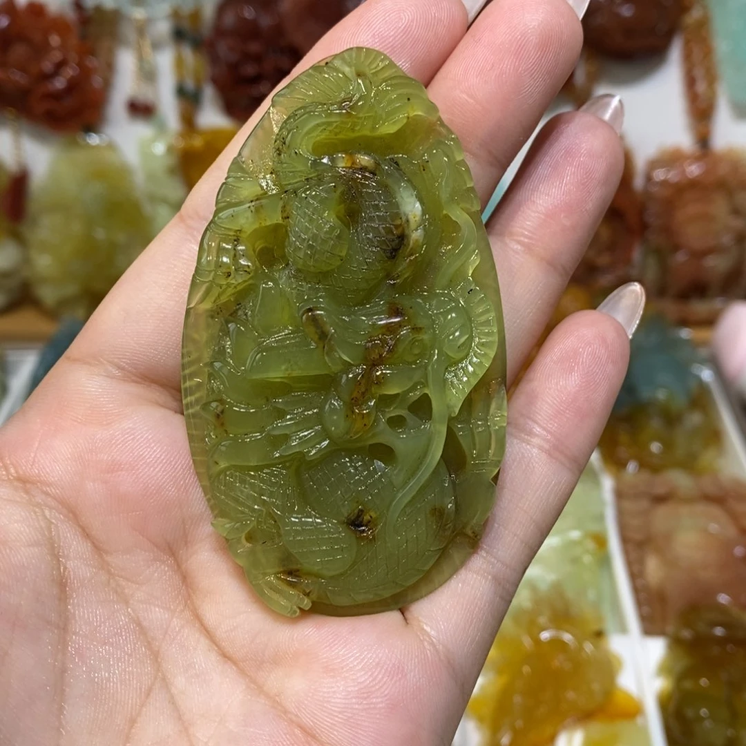 蛇纹石玉未镶嵌颈饰