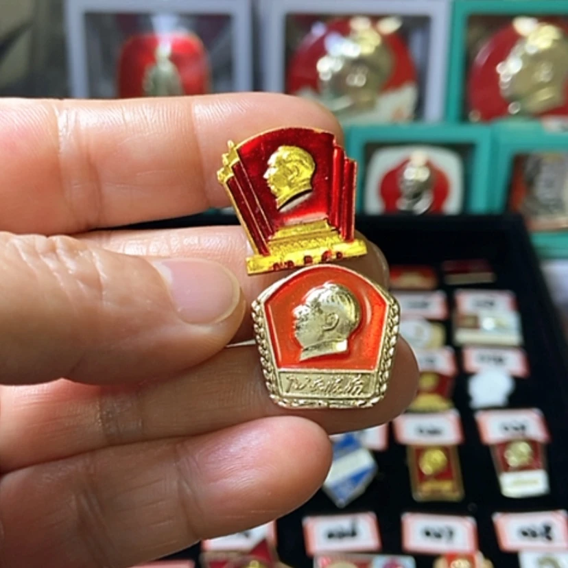 【闪购商品】铝开****塔六七十年代的2枚章
