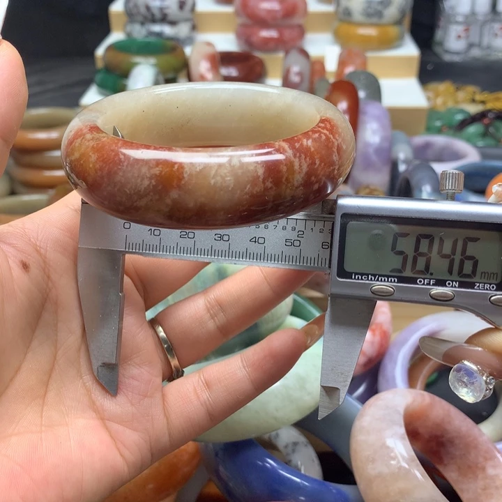 未镶嵌手镯石英质玉