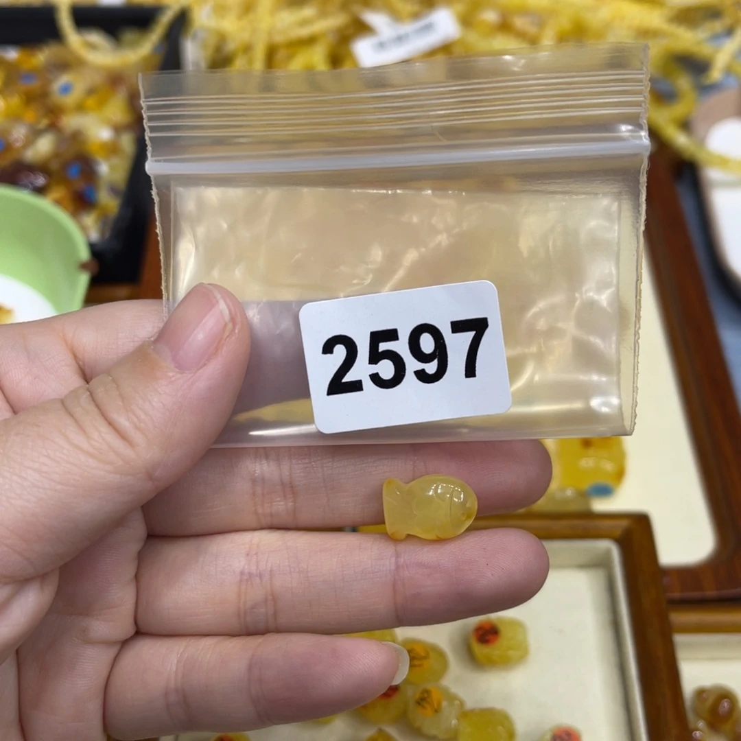 琥珀珠宝奇石未镶嵌