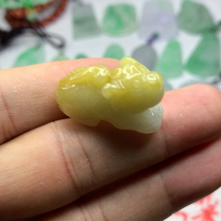 翡翠未镶嵌吊坠(赠链)