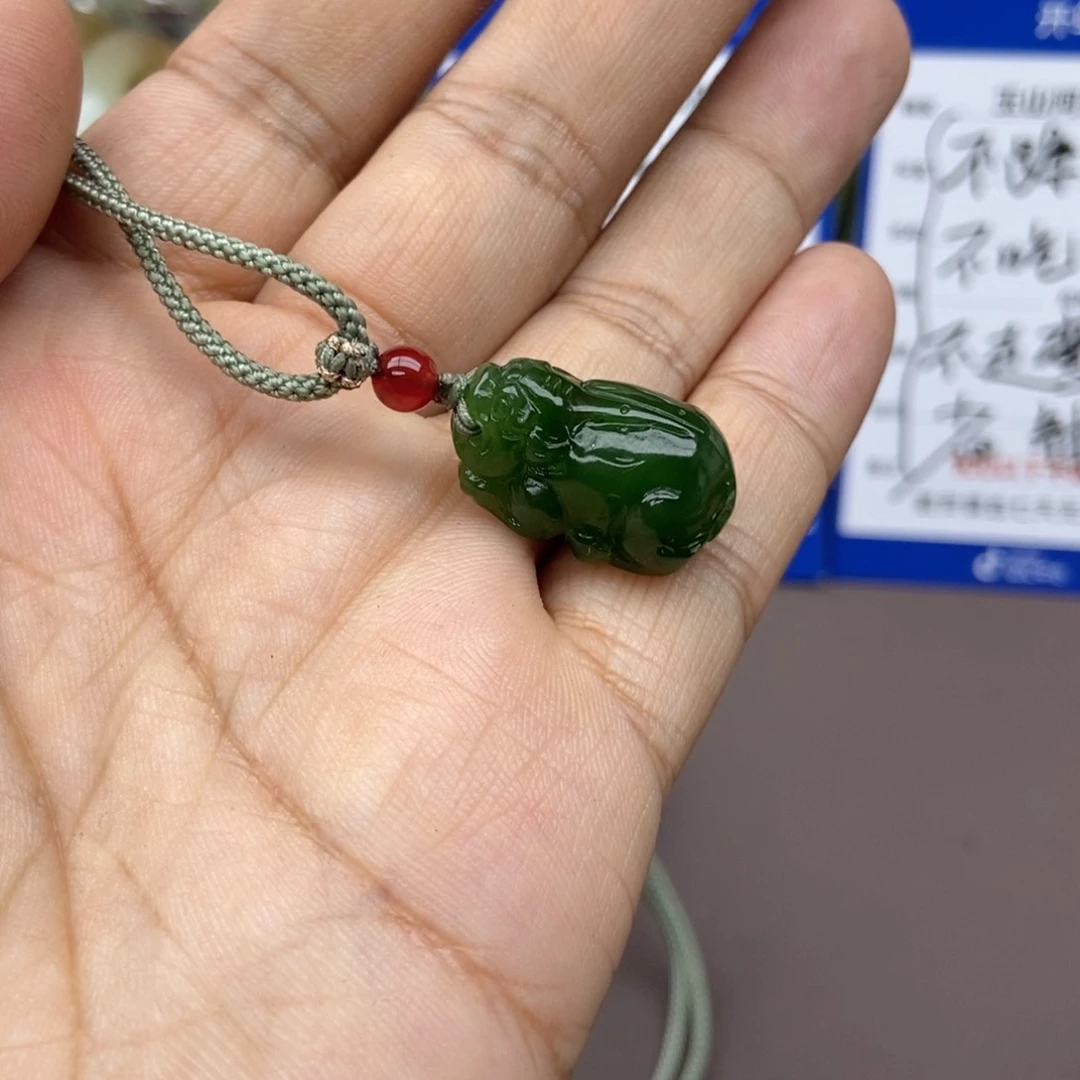 和田玉吊坠(不含链)未镶嵌芋**玉