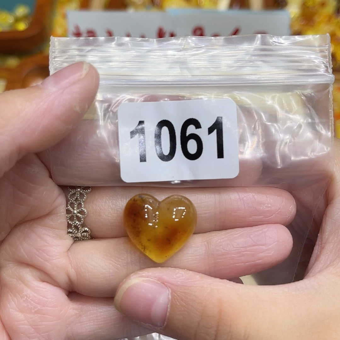 琥珀未镶嵌颈饰蜜蜡