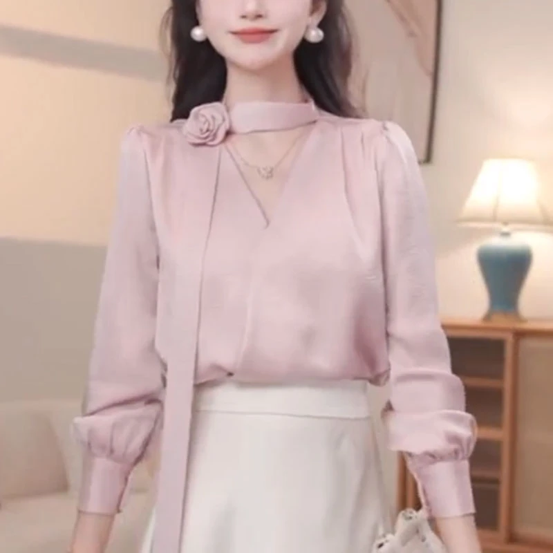 粉色飘带缎面衬衫女2025新款时尚减龄职业设计感法式v领气质上衣