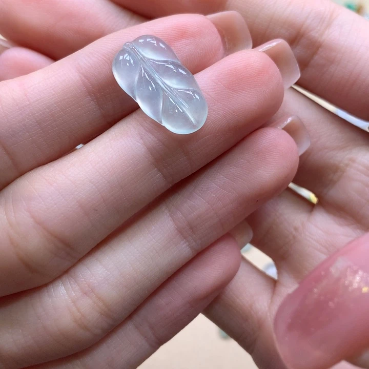 翡翠未镶嵌颈饰叶子