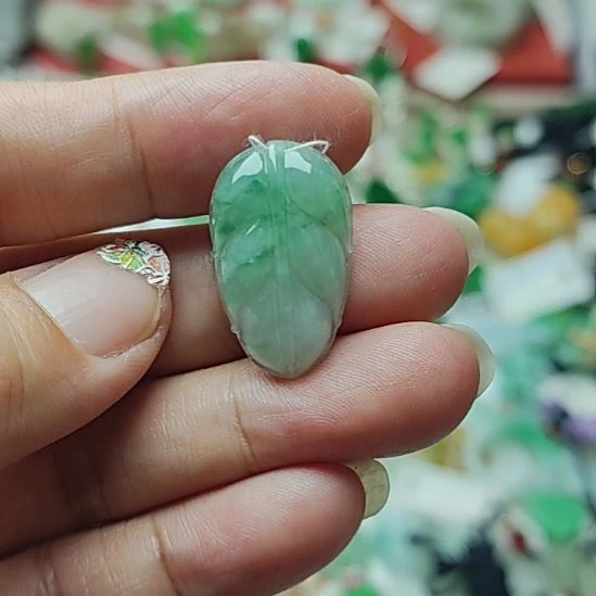 翡翠未镶嵌颈饰6