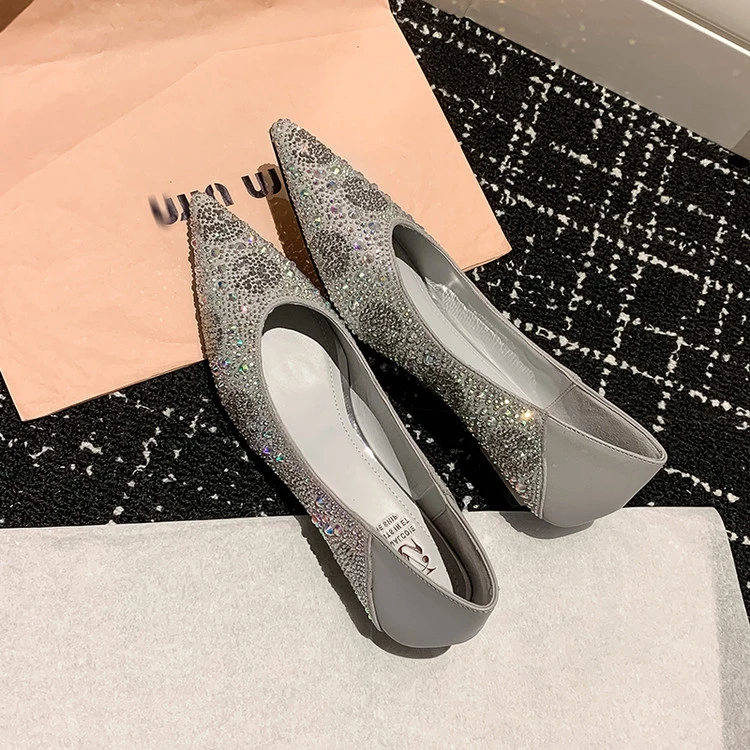 时尚精致高级感轻奢水钻尖头粗跟浅口宴会气质银色女单鞋PD095