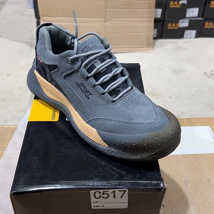 编码517号。43码防砸防刺劳保鞋。鞋底色差