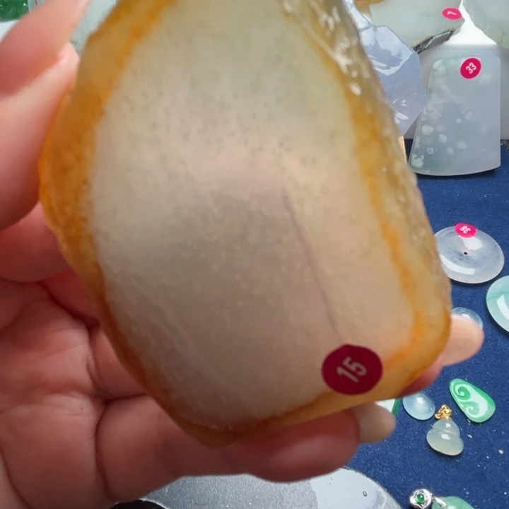 G***C翡翠未镶嵌颈饰天然翡翠