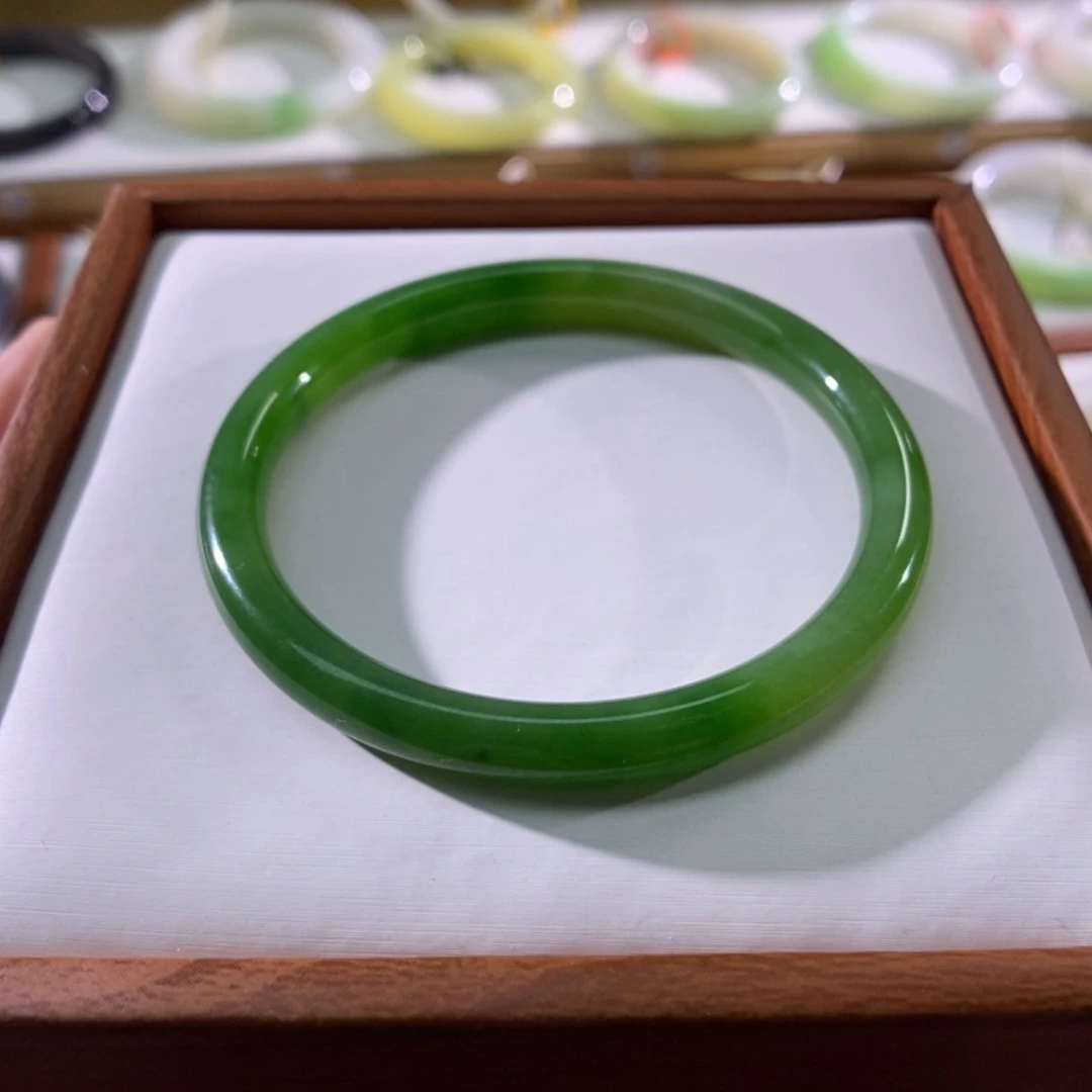 【闪购商品】未镶嵌手镯和田玉（碧玉）