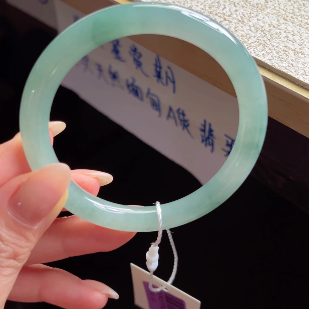 翡翠未镶嵌手镯手镯