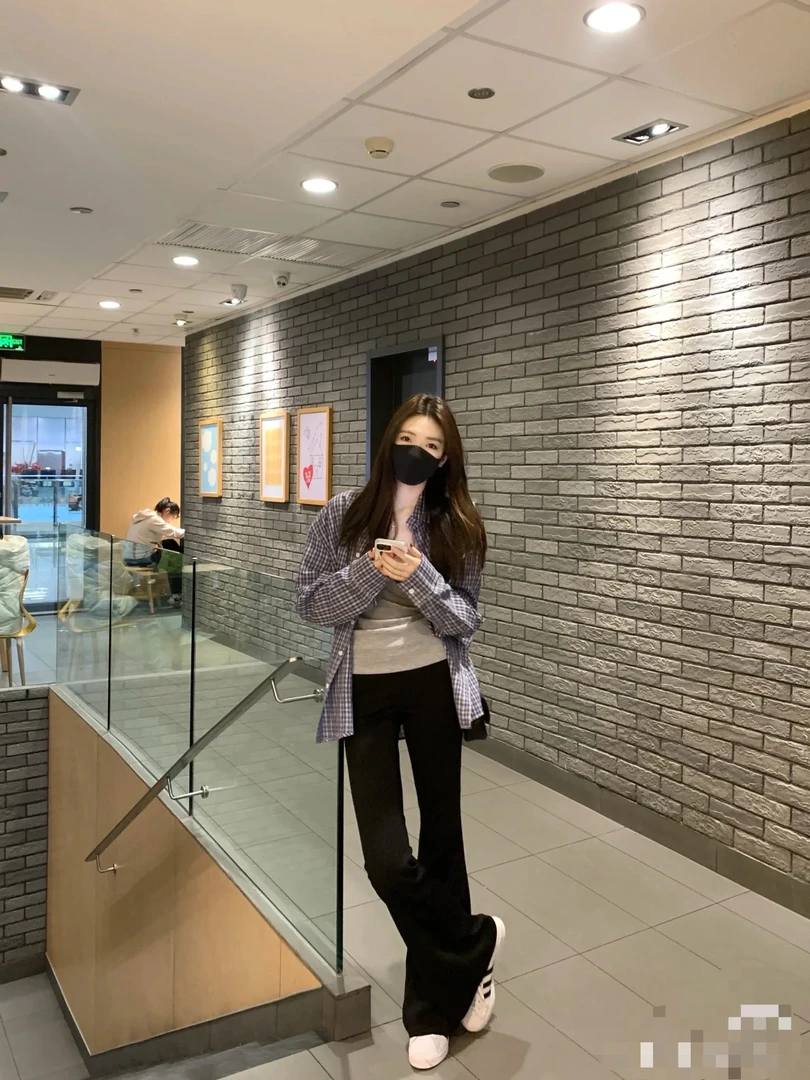敏敏-7789黑色微喇牛仔裤女春秋季