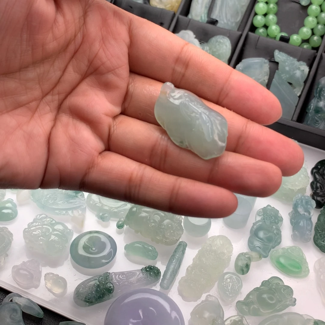 颈饰未镶嵌翡翠挂件
