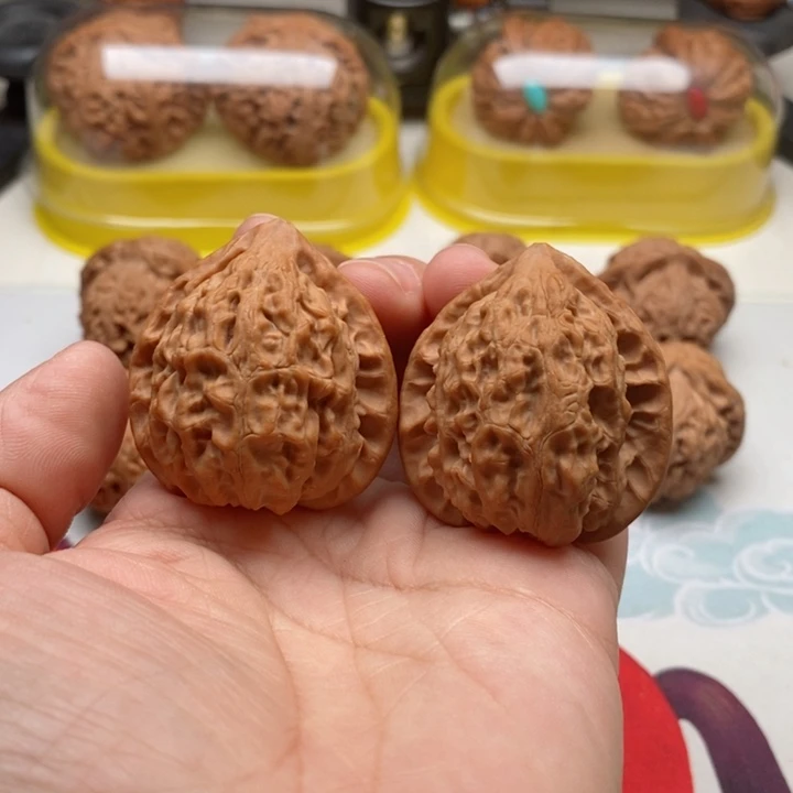 文玩核桃吊坠37+金牛