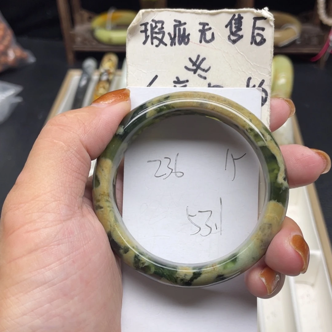 蛇纹石玉未镶嵌手镯