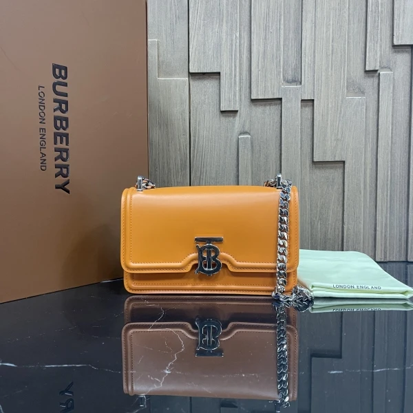 妃鱼/博柏利/95新/包包/市场价24000/250118XZ0010