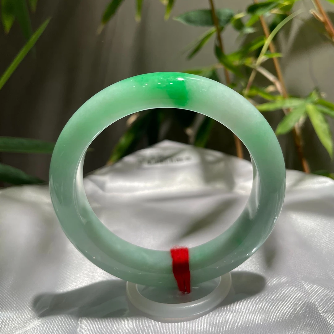 天然缅甸翡翠手镯 有种有色 底妆细腻 56-57圈口 s181