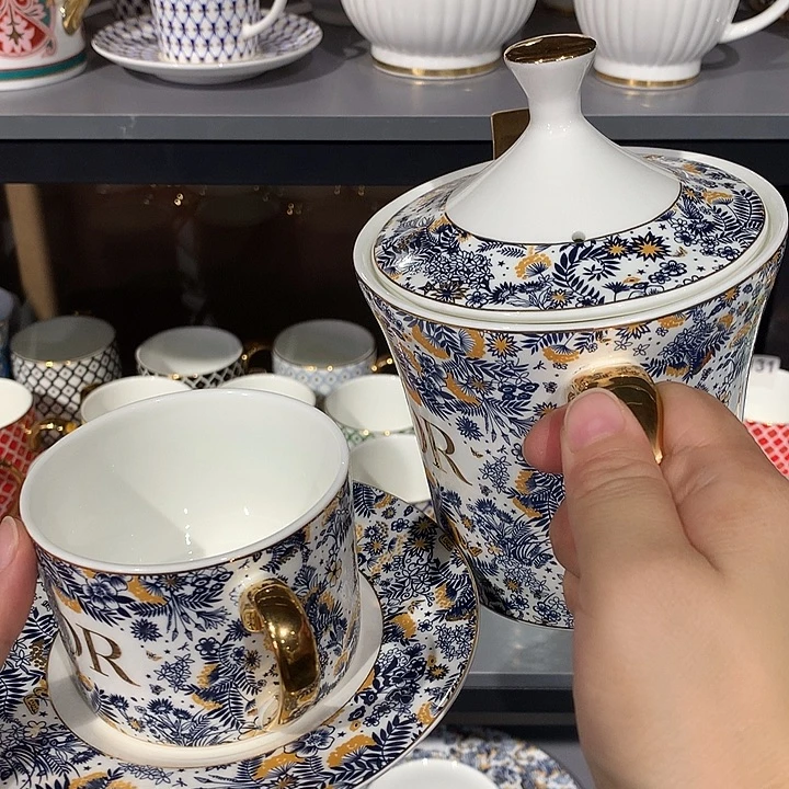 瓷片一壶两杯两碟