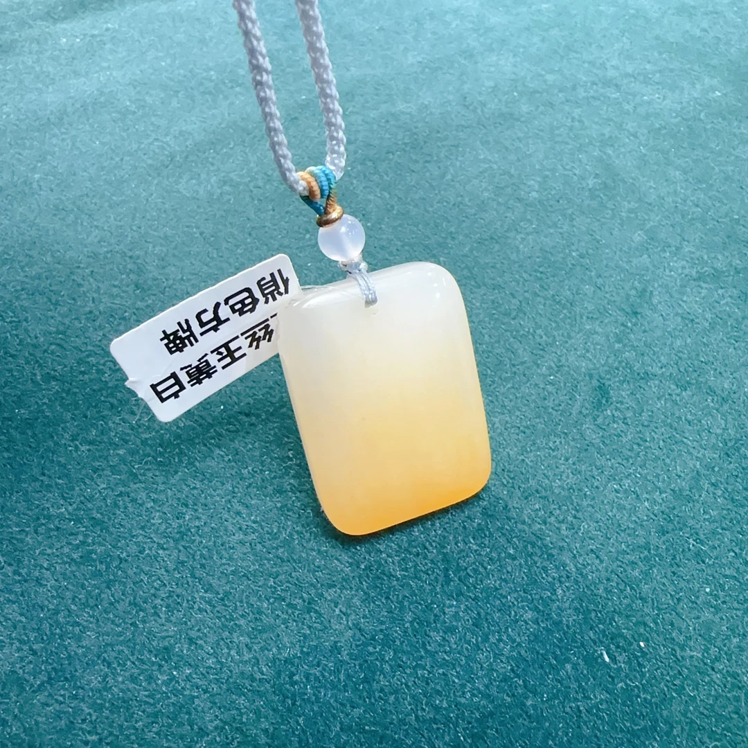 约34*24*9mm金丝玉黄白俏色方牌