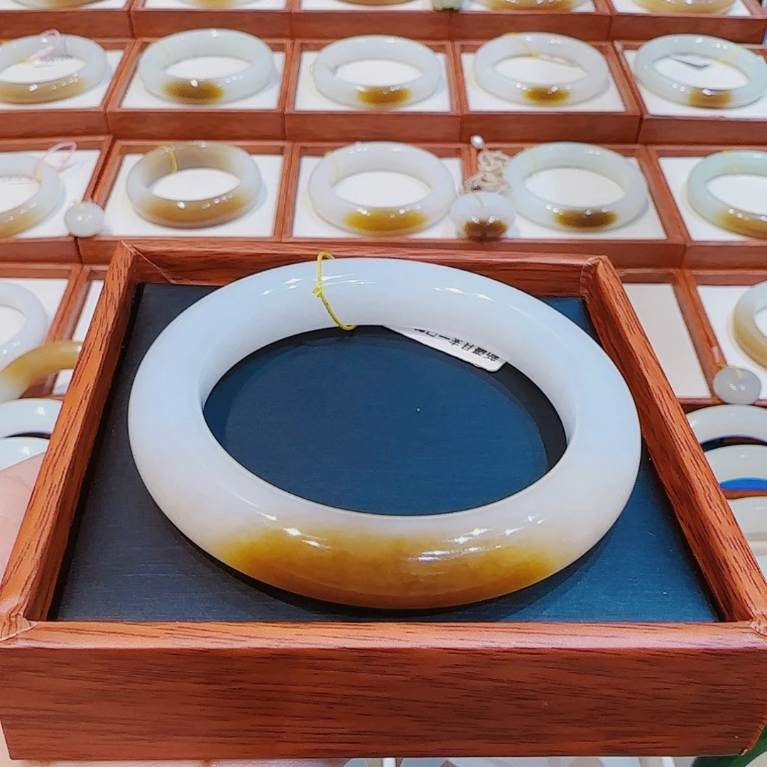 和田玉手镯未镶嵌糖白57