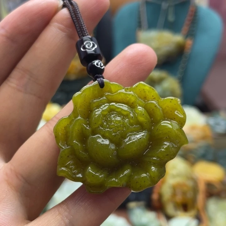 蛇纹石玉未镶嵌颈饰