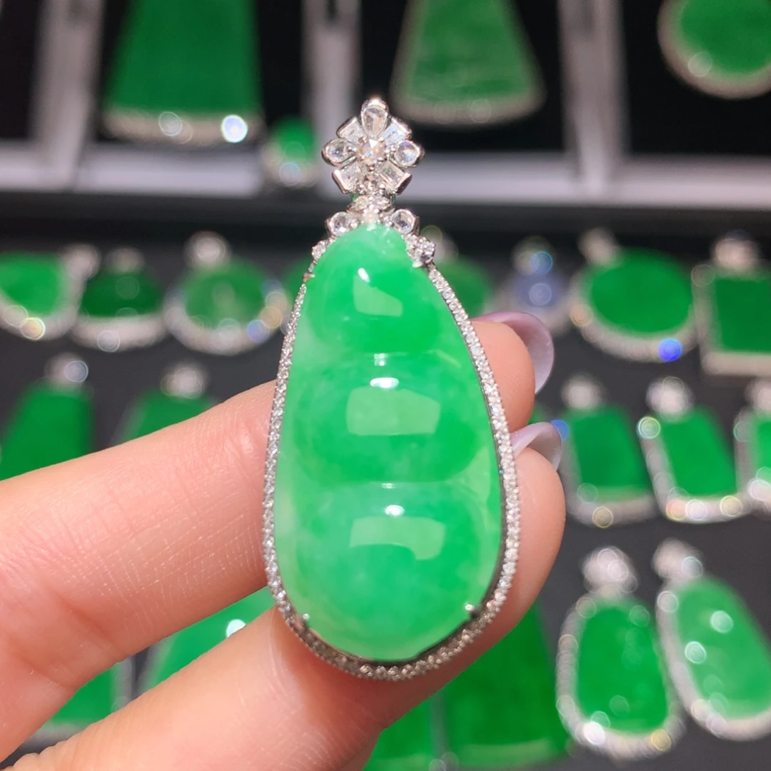 翡翠颈饰18K金镶嵌翡翠