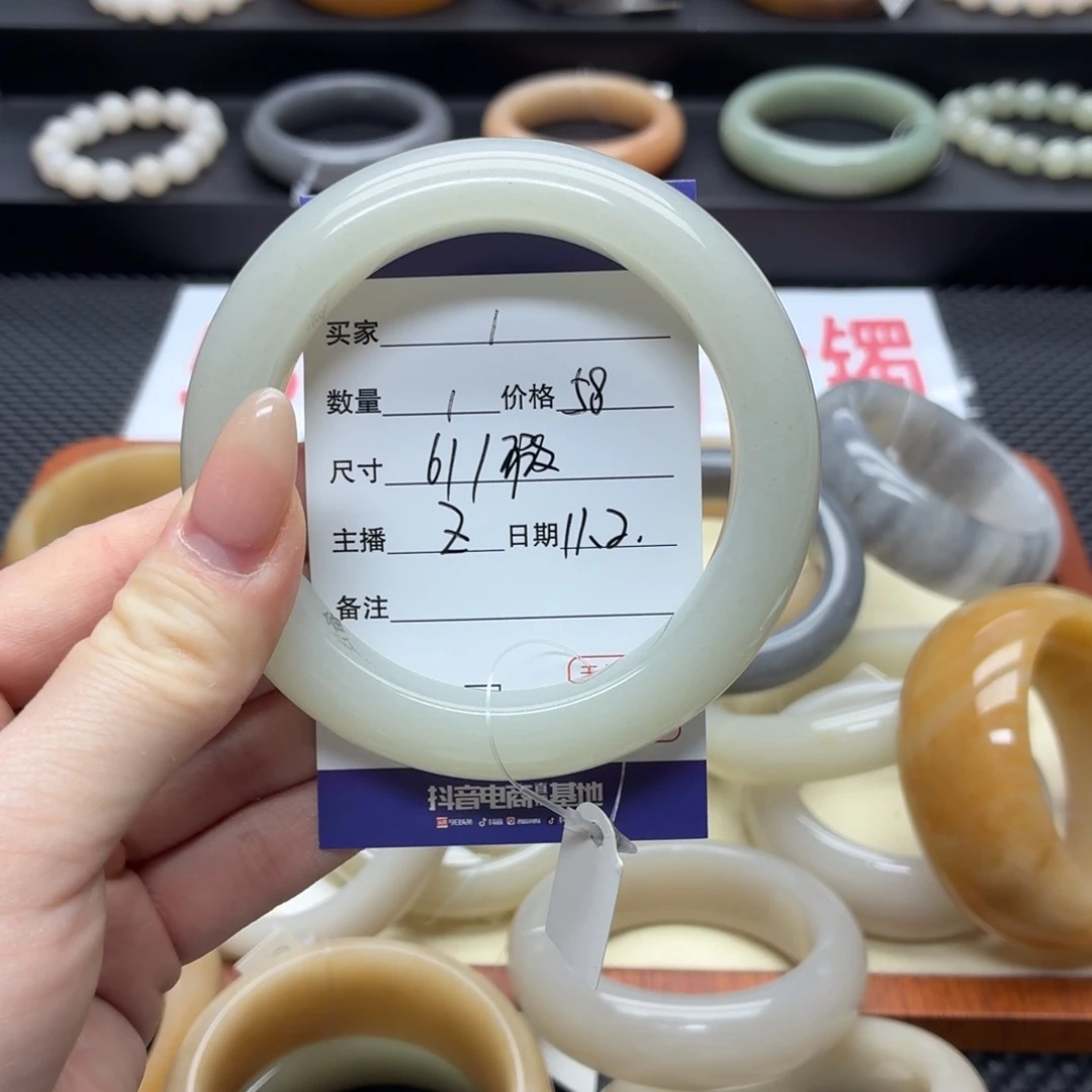 石英质玉未镶嵌手镯