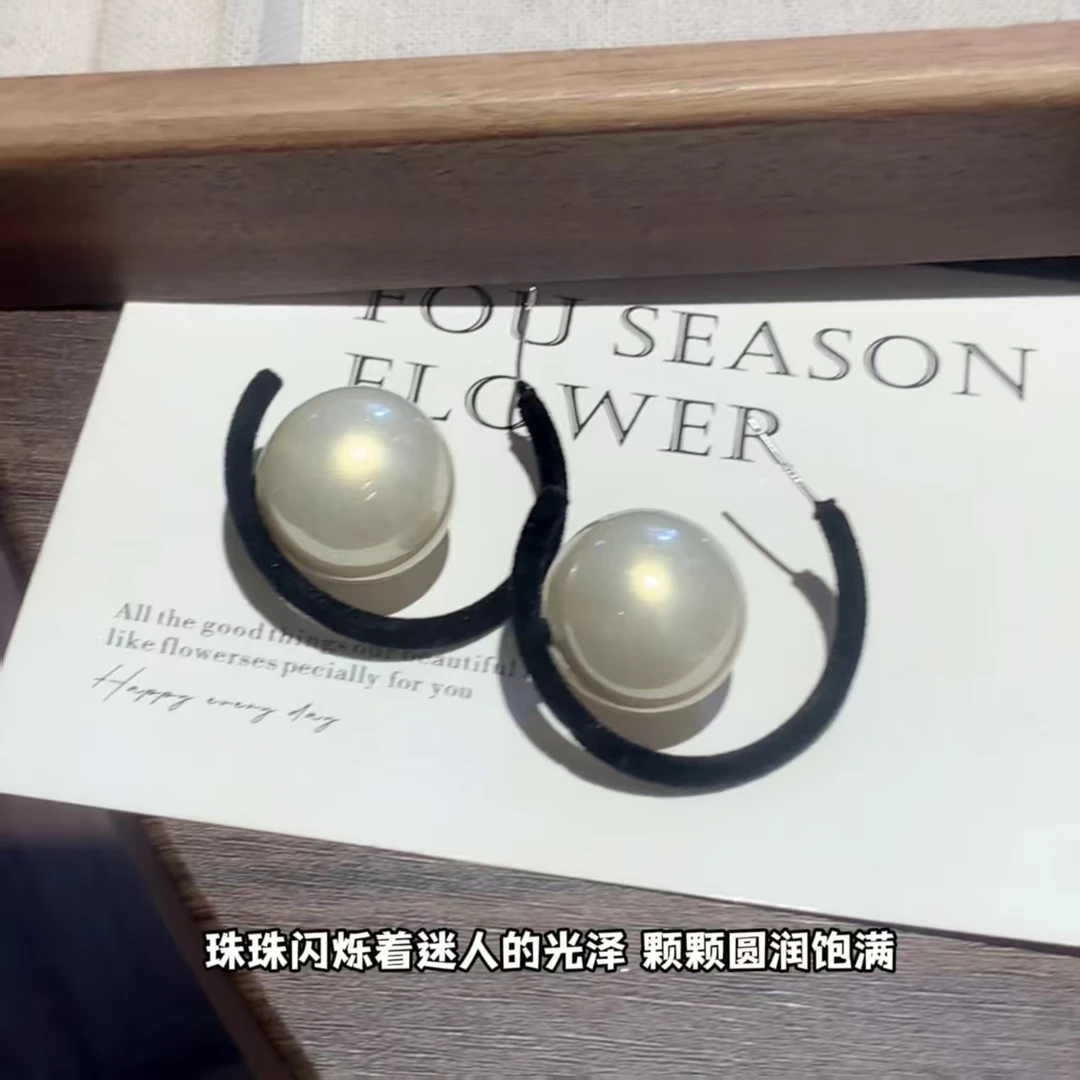 合金仿珍珠耳饰 秋冬新款珠珠植绒黑色C圈耳环小众高级感耳饰