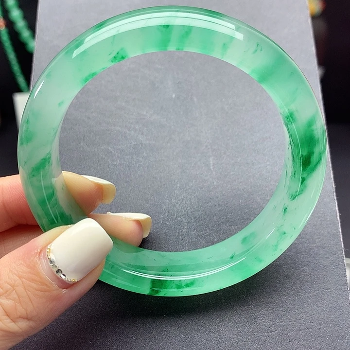 石英质玉未镶嵌手镯